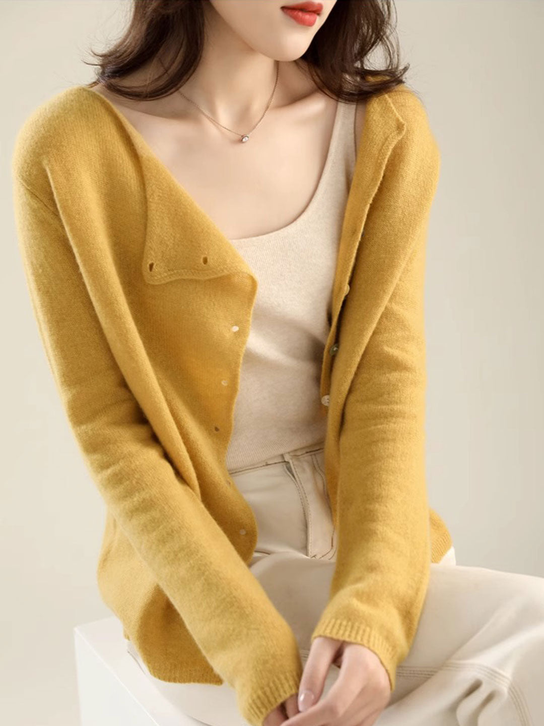 Winona Vest | Zacht Gebreid Vest met Knoopsluiting en Ronde Hals