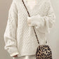 Vanda Jumper | Dames Herfst Kabelgebreide Jumper met V-hals en Chunky Textuur