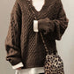 Vanda Jumper | Dames Herfst Kabelgebreide Jumper met V-hals en Chunky Textuur