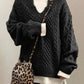 Vanda Jumper | Dames Herfst Kabelgebreide Jumper met V-hals en Chunky Textuur