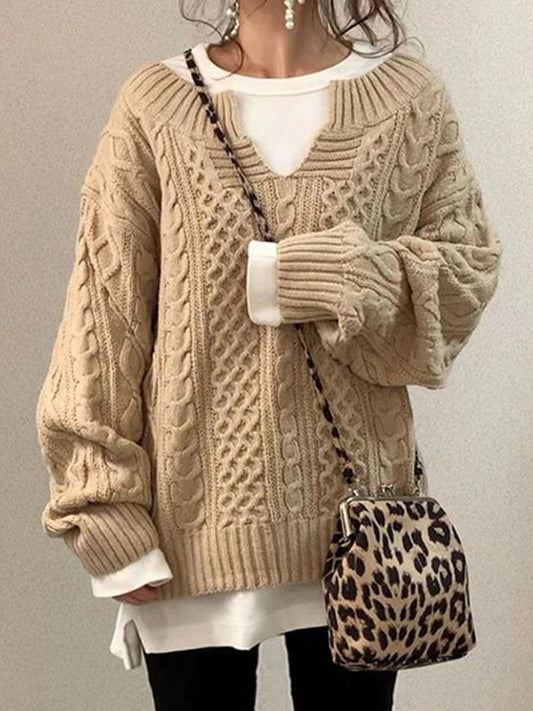 Vanda Jumper | Dames Herfst Kabelgebreide Jumper met V-hals en Chunky Textuur