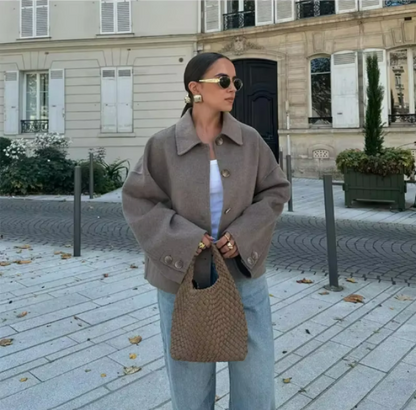 Yelena Jas | Herfst Korte Wolmix Jas met Knopen