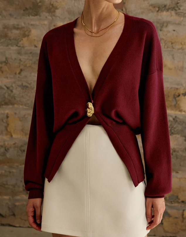 Calypso Vest | Dames Herfst Gebreid Vest met Goudkleurige Knop en Diepe V-Hals